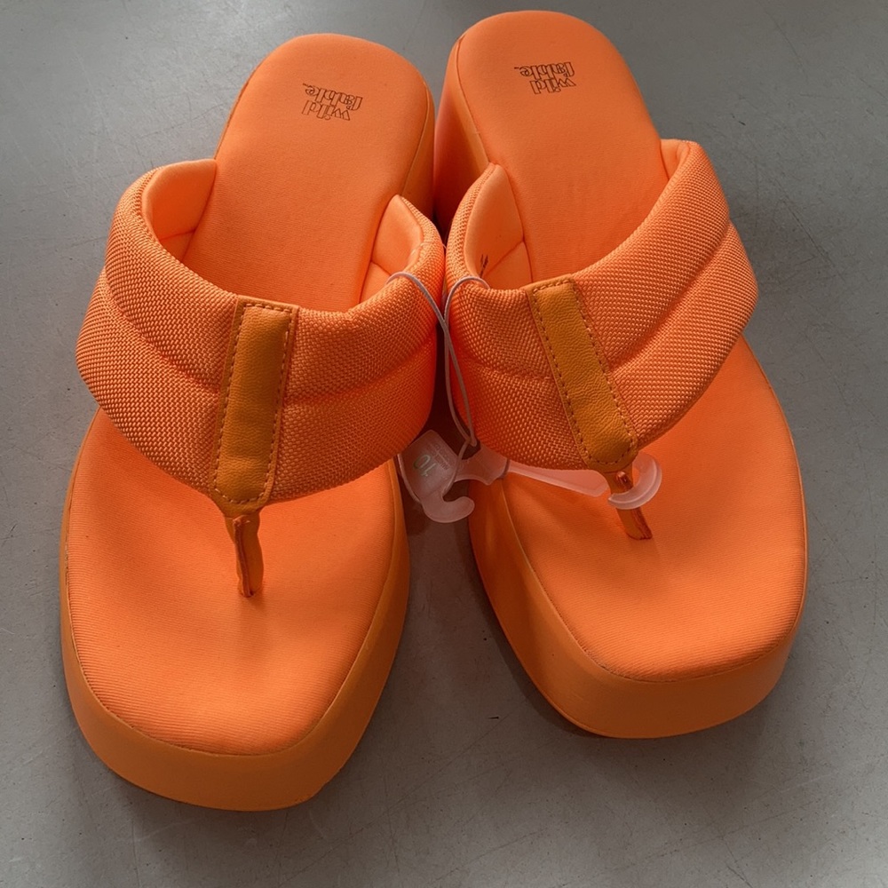 NWT Wild Fable Orange Chunky Platform Angela Flip Flop Sandals